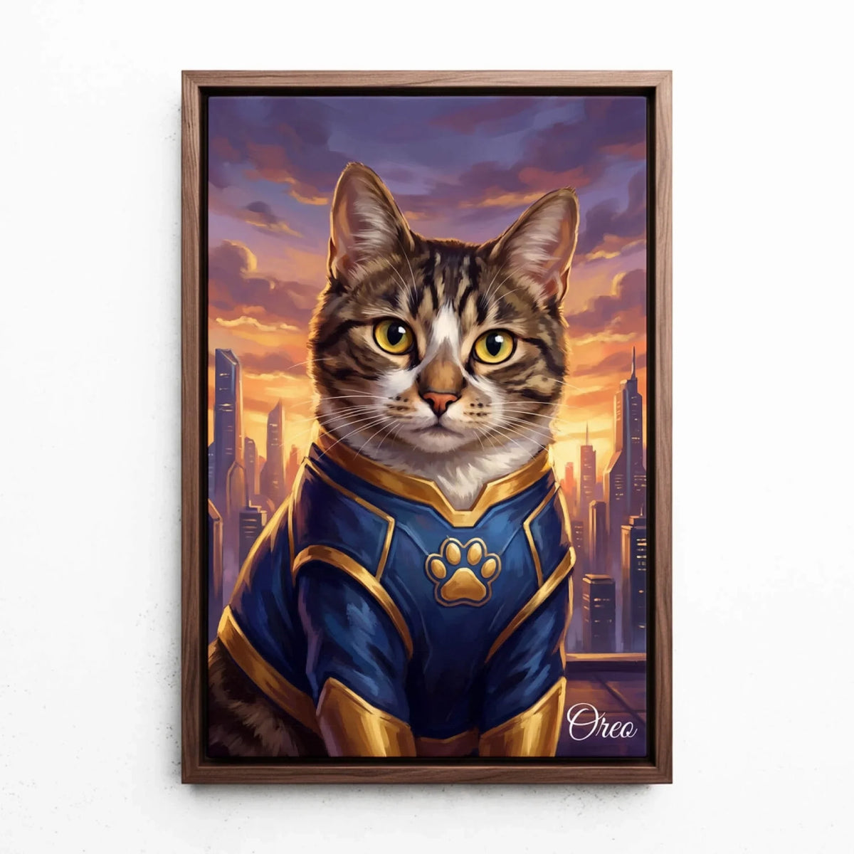 Kattporträtt som superhjälte från ditt foto - canvas med valnötsram